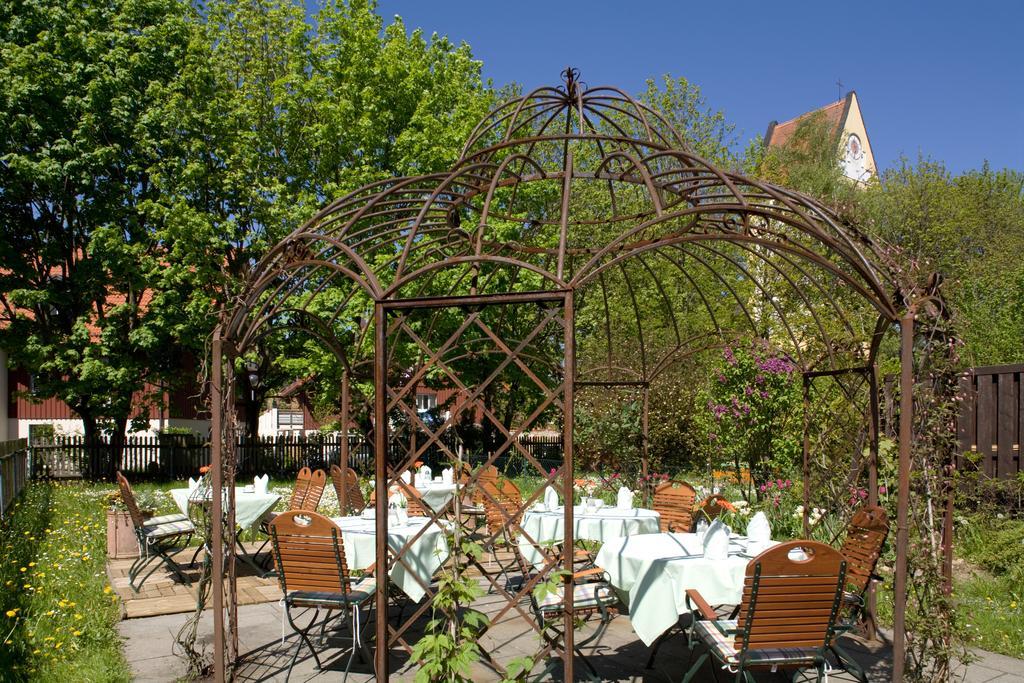 Hotel Schrenkhof Unterhaching Exterior foto